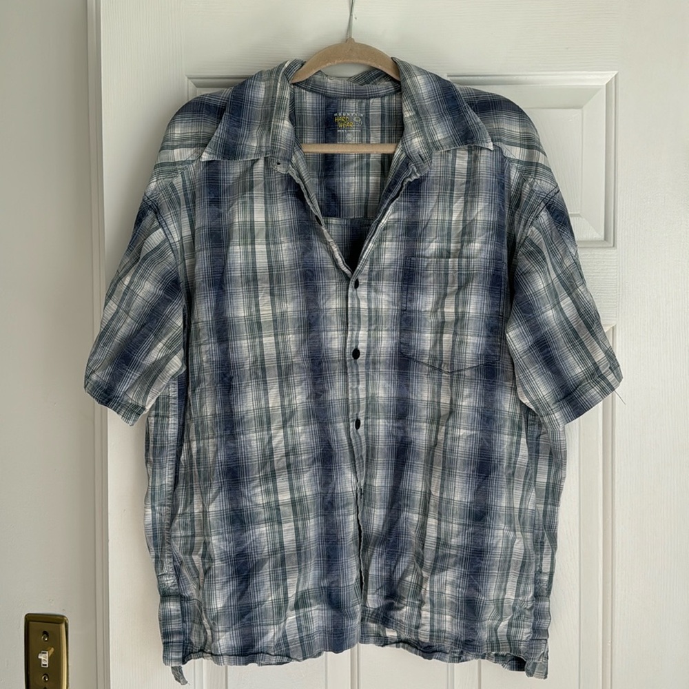 Men’s casual Mountain Hardwear shirt